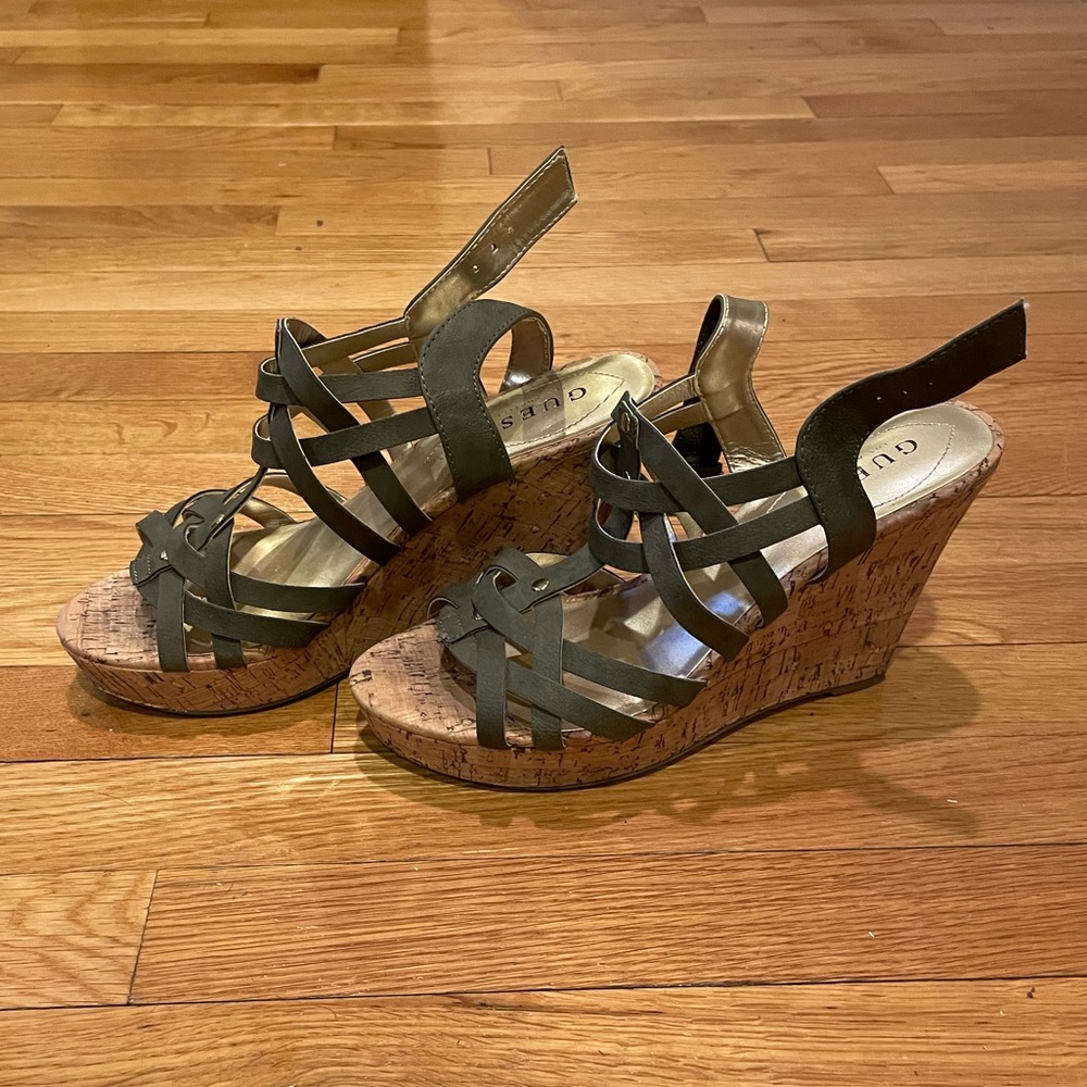 👡 GUESS Olive Green Strappy Wedges with Gold Accent Buttons